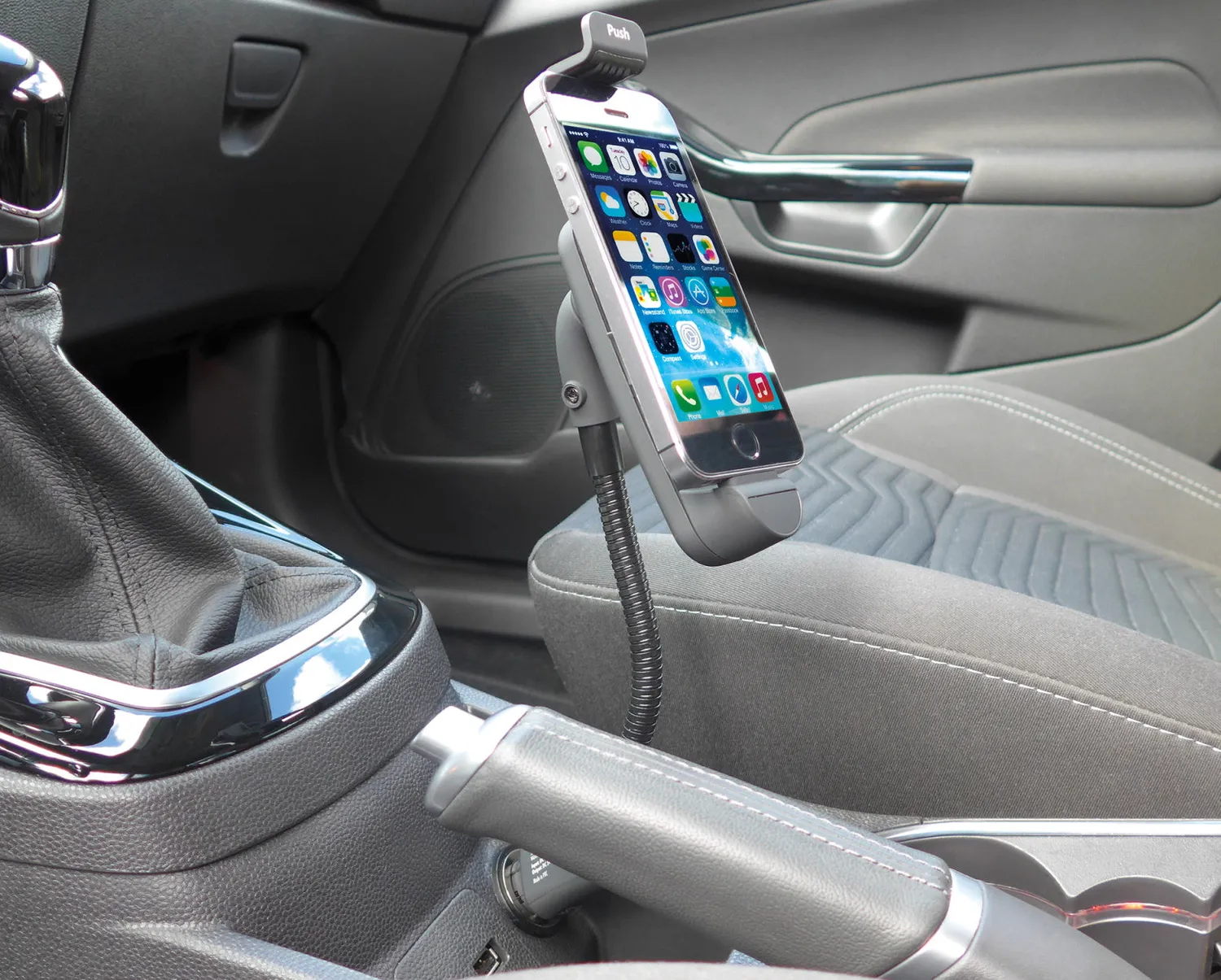 Schwaiger Supporto Smartphone Auto Lightning iPhone con USB