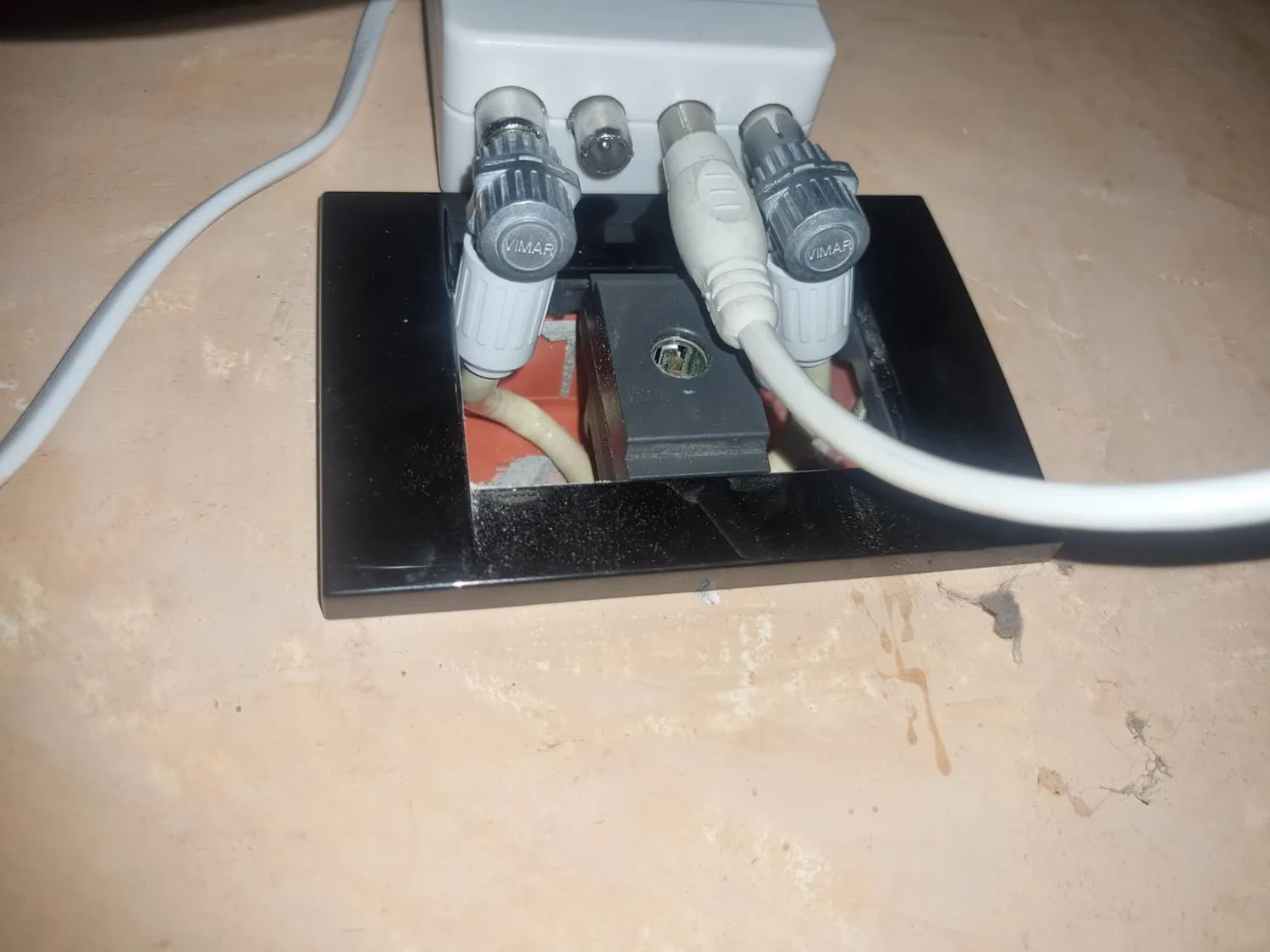 Edision LIA-301 amplificatore antenna TV 3 uscite filtro 5G