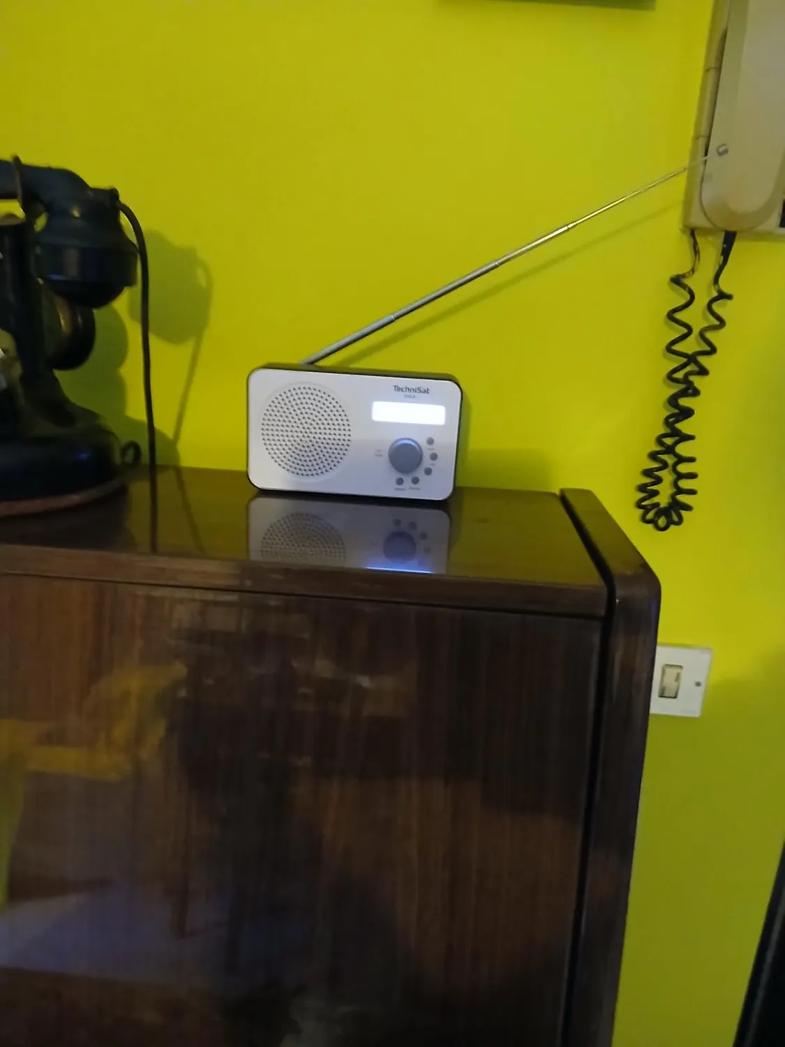 TechniSat Viola 2 Radio DAB+ Portatile Bianco Nero