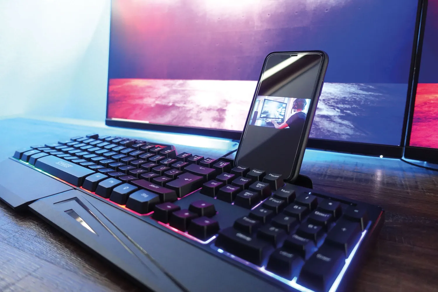 Schwaiger Tastiera Gaming QWERTZ USB Retroilluminata
